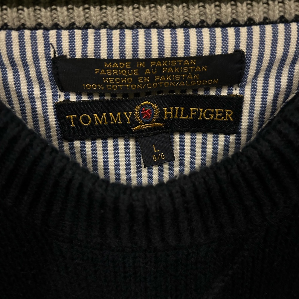 Gorgeous navy blue Tommy Hilfiger sweater.